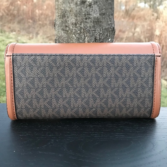 Michael Kors Fulton Large Flap Continental Wallet - Picture 2 of 8